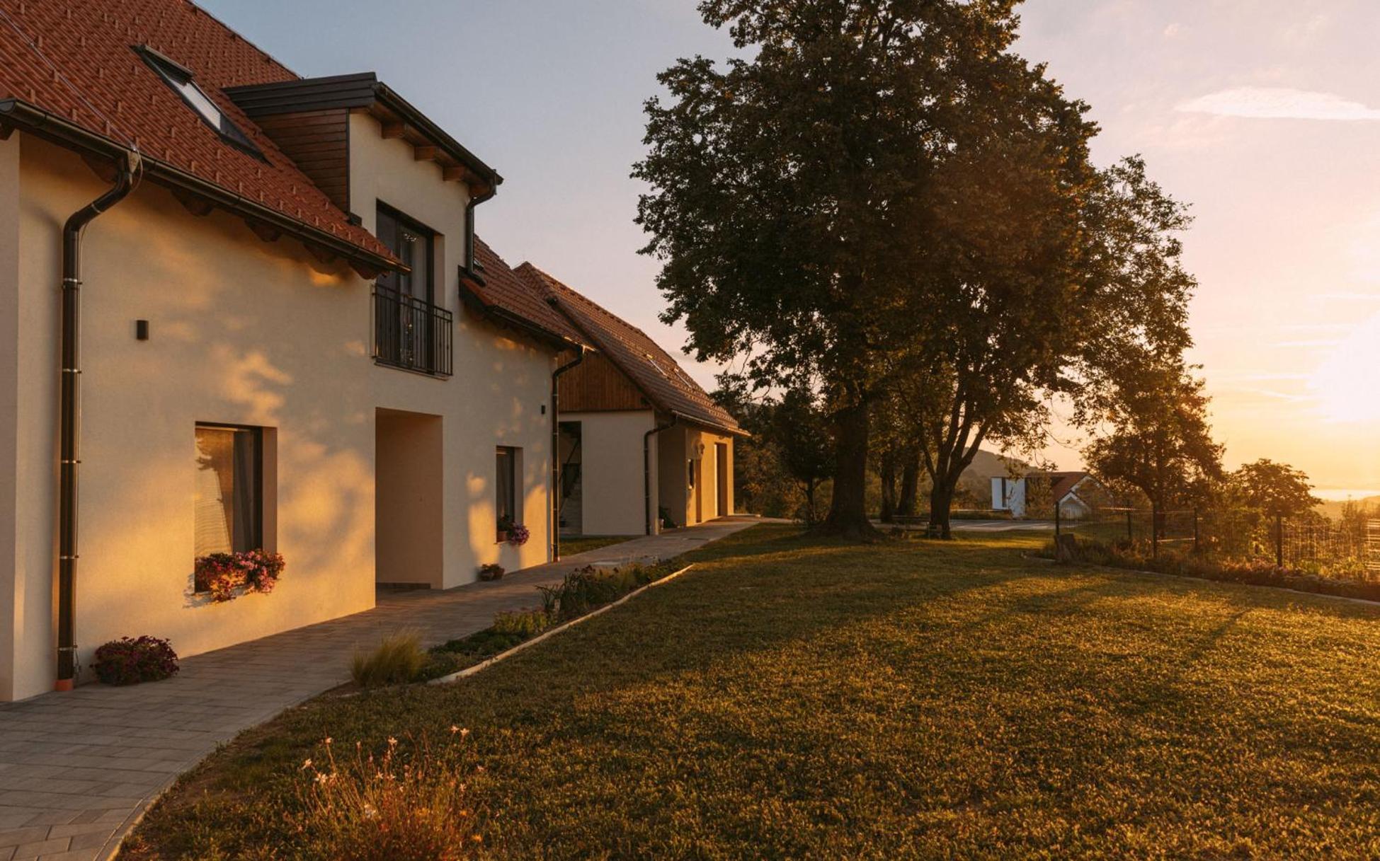 Hisa Na Ravnah Hotel Pišece Buitenkant foto